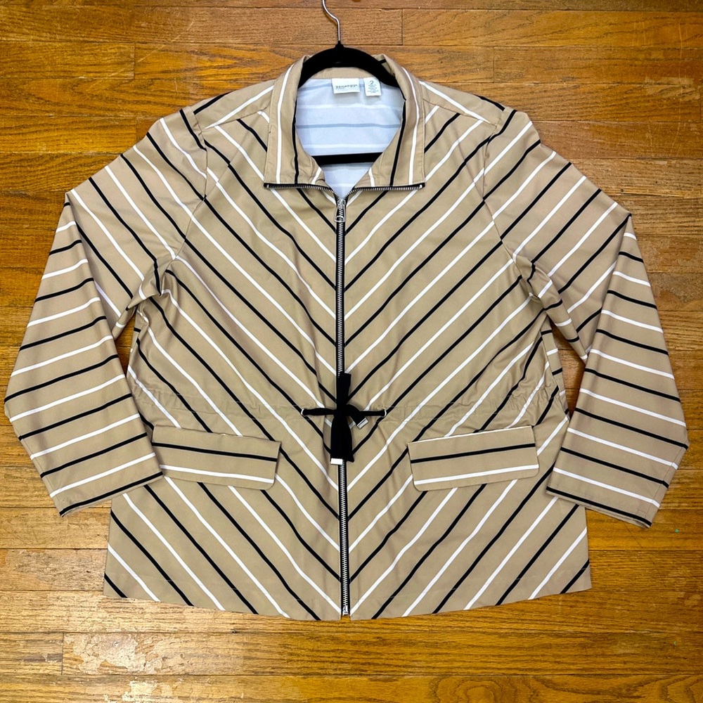 Chicos Zenergy Sz 2 Lg Tan Stripe Lightweight Stretch Full Zip Tie Waist Jacket